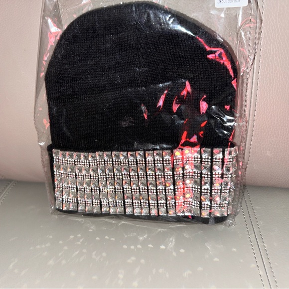 New Bling Black knitted Beanie - Picture 3 of 6